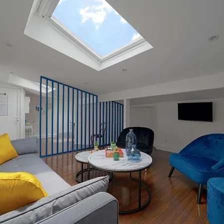 Large, Bright & Fully Renovated Close To Versailles