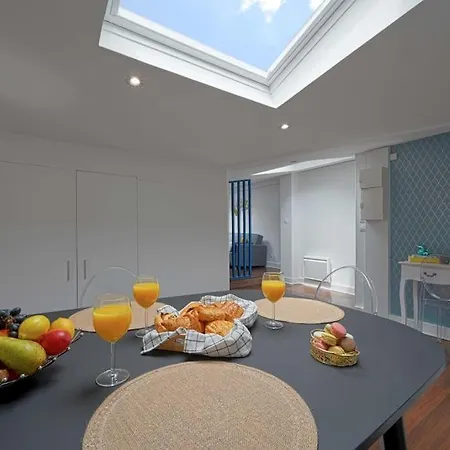 Large, Bright & Fully Renovated Close To Apartment